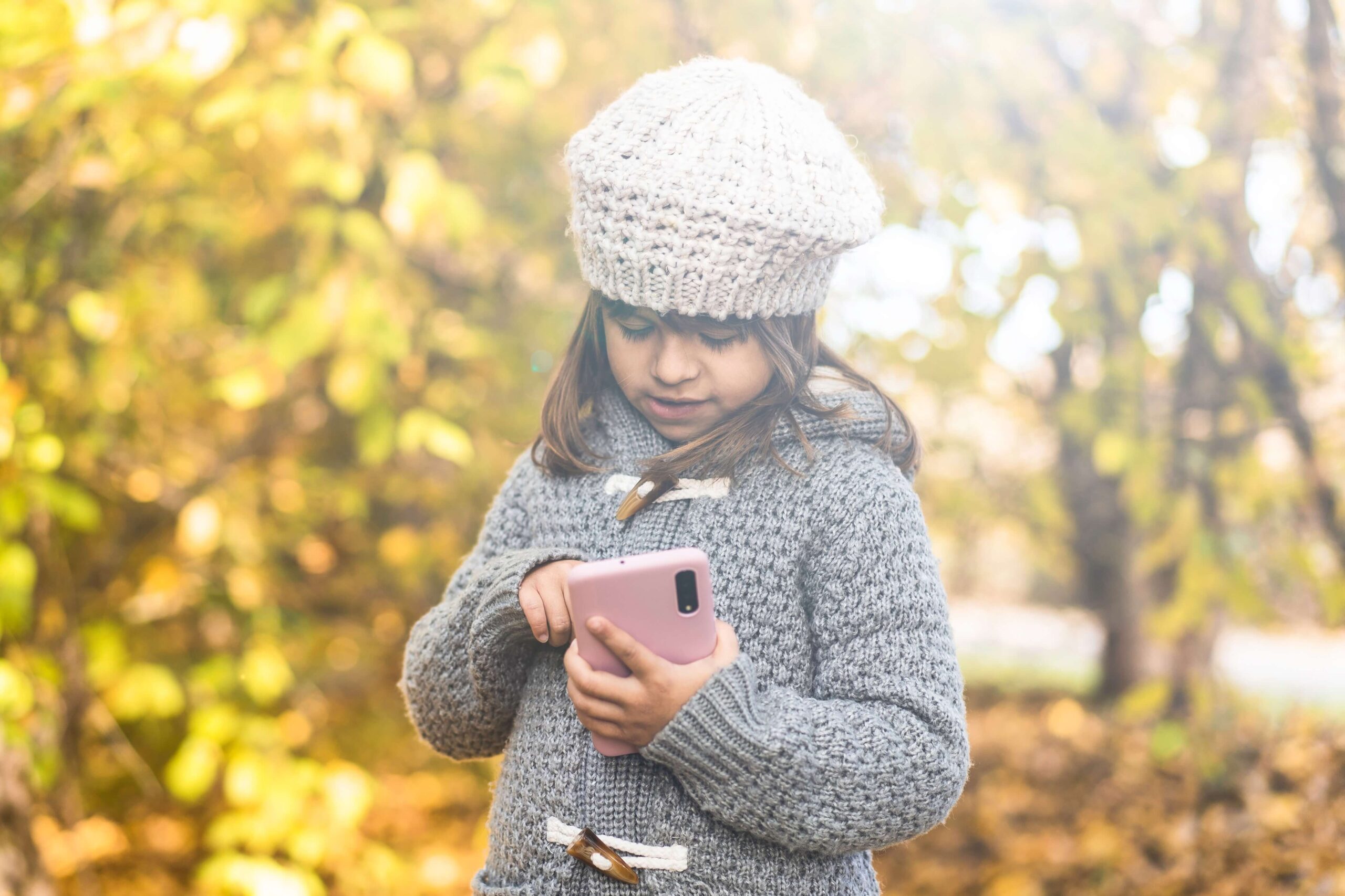 A girl using Travel Apps.